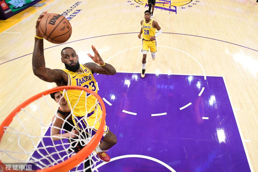 这次他携新 这次他携新