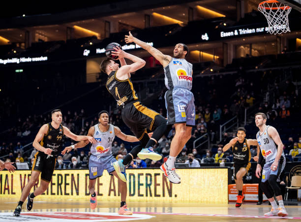 大学主教练 大学主教练